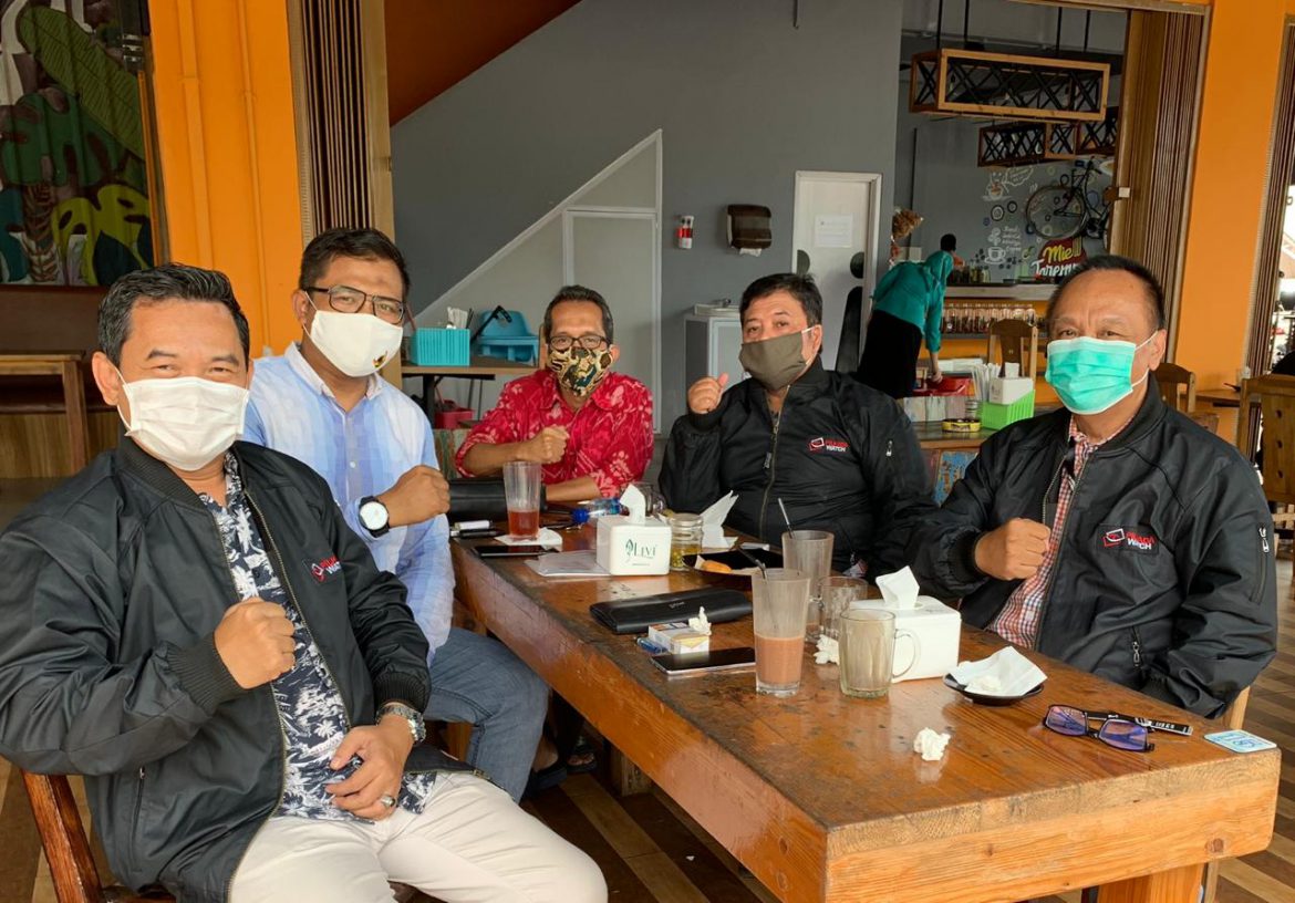 Ketua dan pengurus PWI Kepri meminta paslon Pilkada se Kepri mematuhi prokes. ft/ dok/pwi Ketua dan pengurus PWI Kepri meminta paslon Pilkada se Kepri mematuhi prokes. ft/ dok/pwi