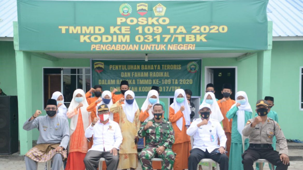 Satgas TMMD ke 109 Kodim 0317/TBK kerjasama dengan Kesbangpol Karimun gelar penyuluhan. (Photo: dok/penrem)