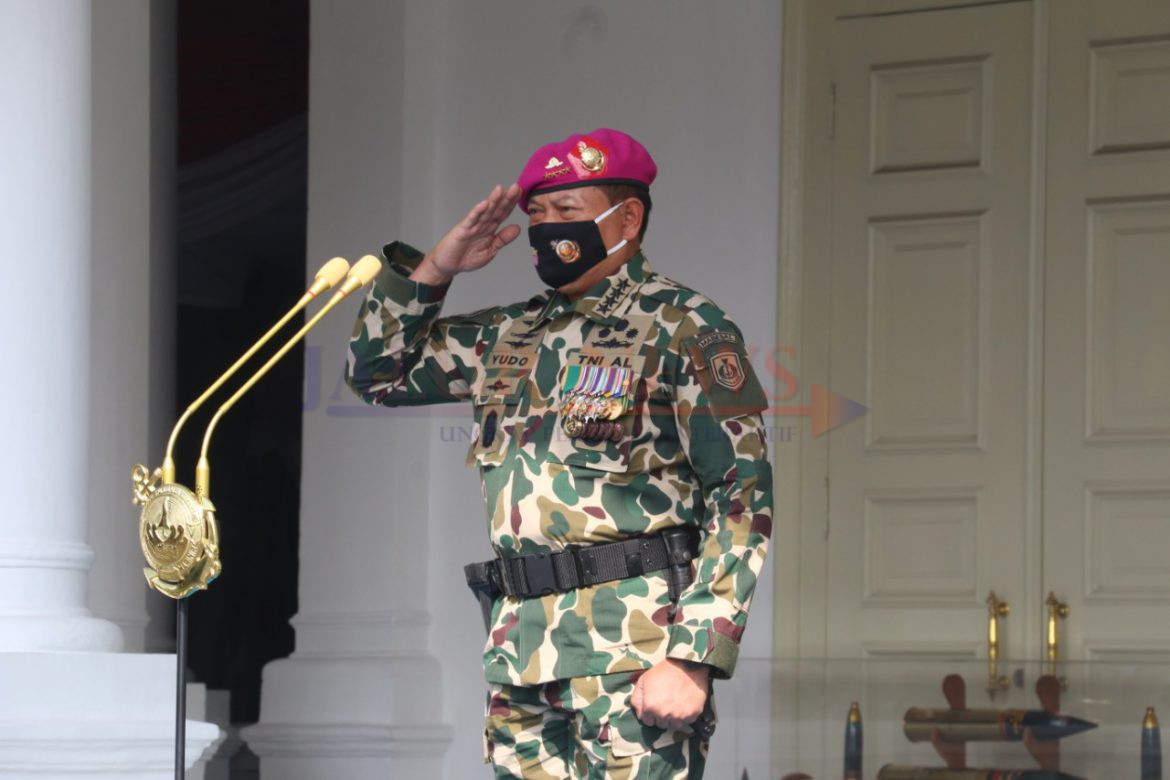 Kepala Staf Angkatan Laut (Kasal) Laksamana TNI Yudo Margono, S.E., M.M. saat memimpin upacara peringatan HUT ke-75 Korps Marinir di Markas Komando Korps Marinir
