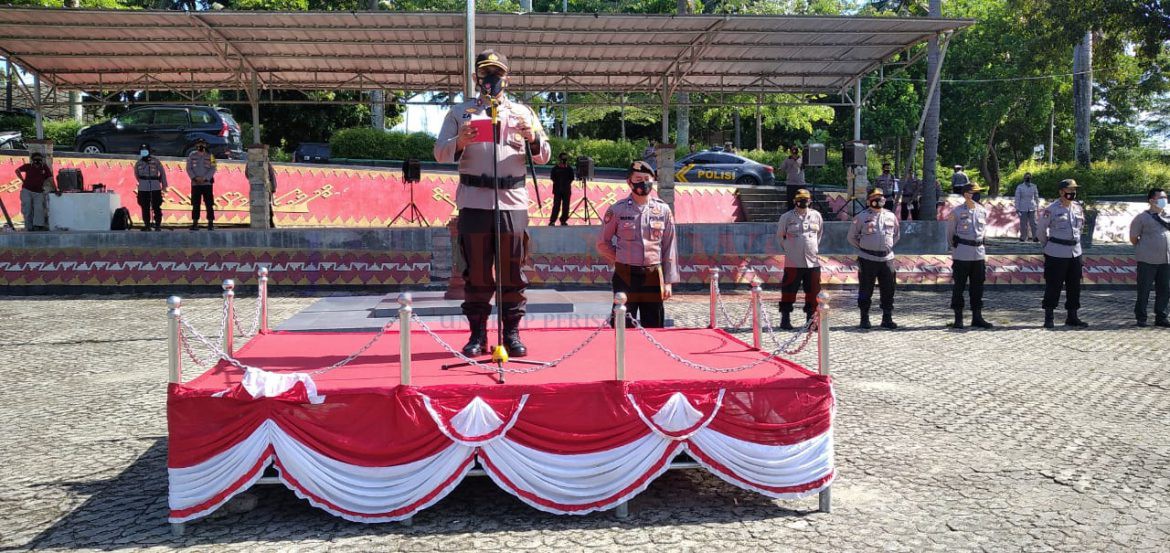 Foto : AKBP Zaky Alkazar Nasution saat mempimpin Apel Pergeseran Pasukan Personil PAM TPS pada Pilkada Serentak