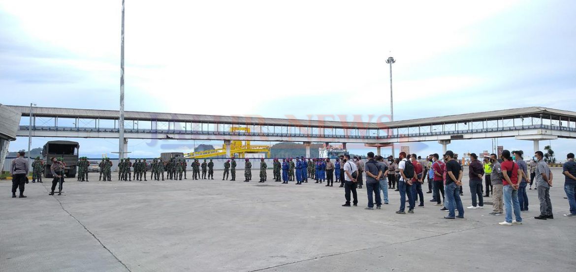 Sejumlah personil gabungan, saat menggelar apel kesiapsiagaan ops cipta kondisi jelang Natal dan Tahun Baru