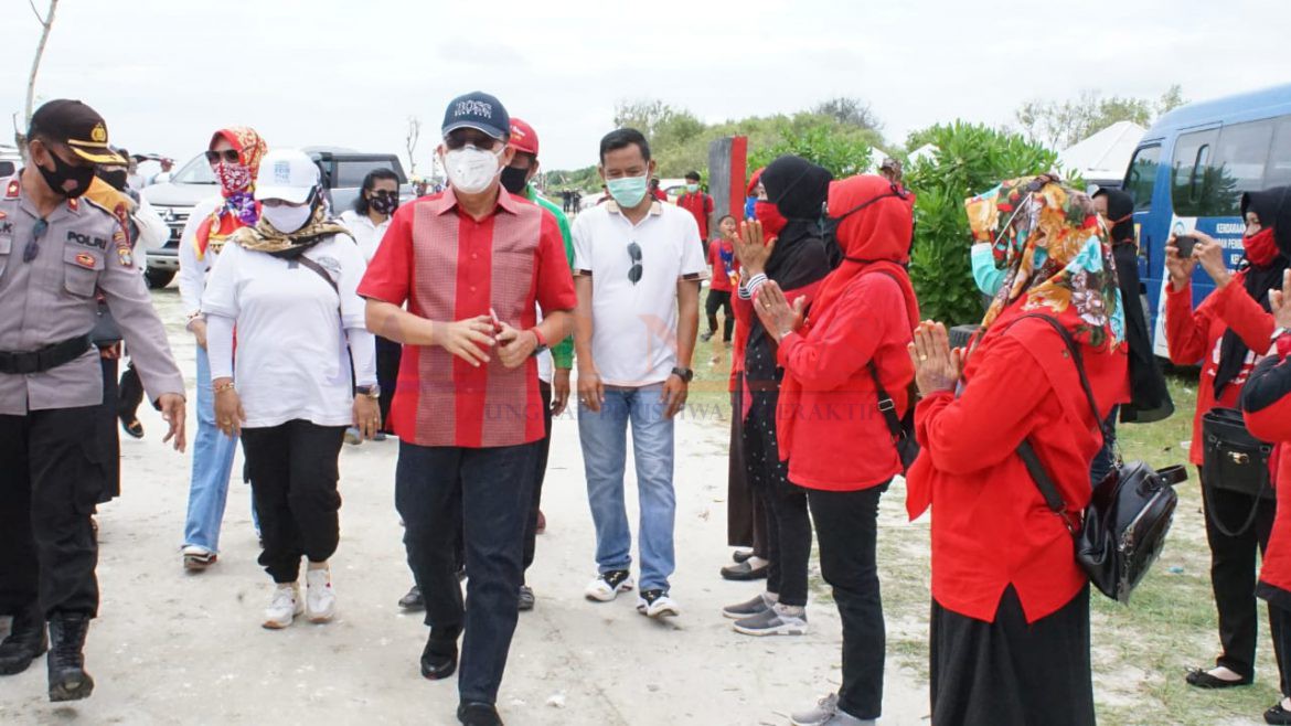 Zaiful Bersama Ibu-ibu, saat Temu Kader Penggerak Program KB