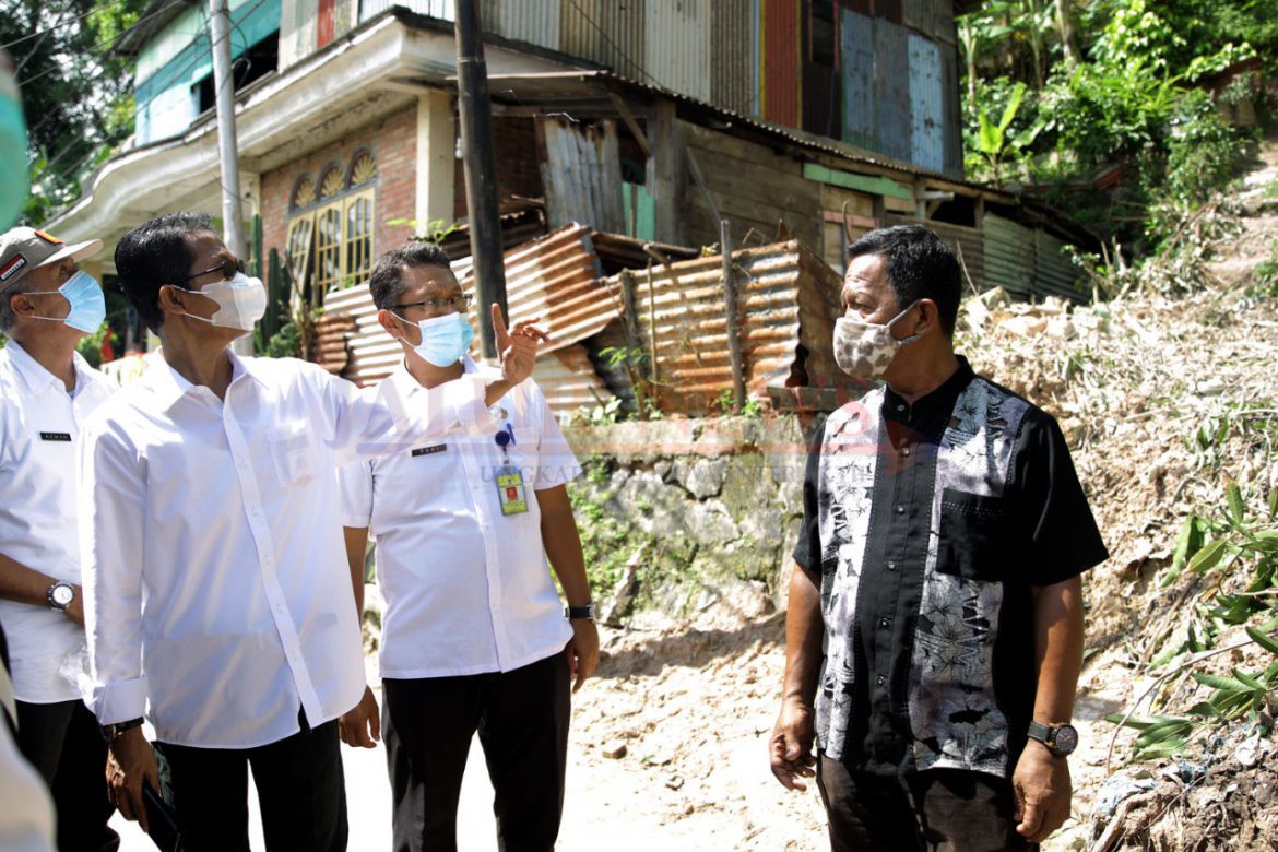 Amsakar Achmad saat meninjau langsung lokasi di Kecamatan Belakangpadang, Batam