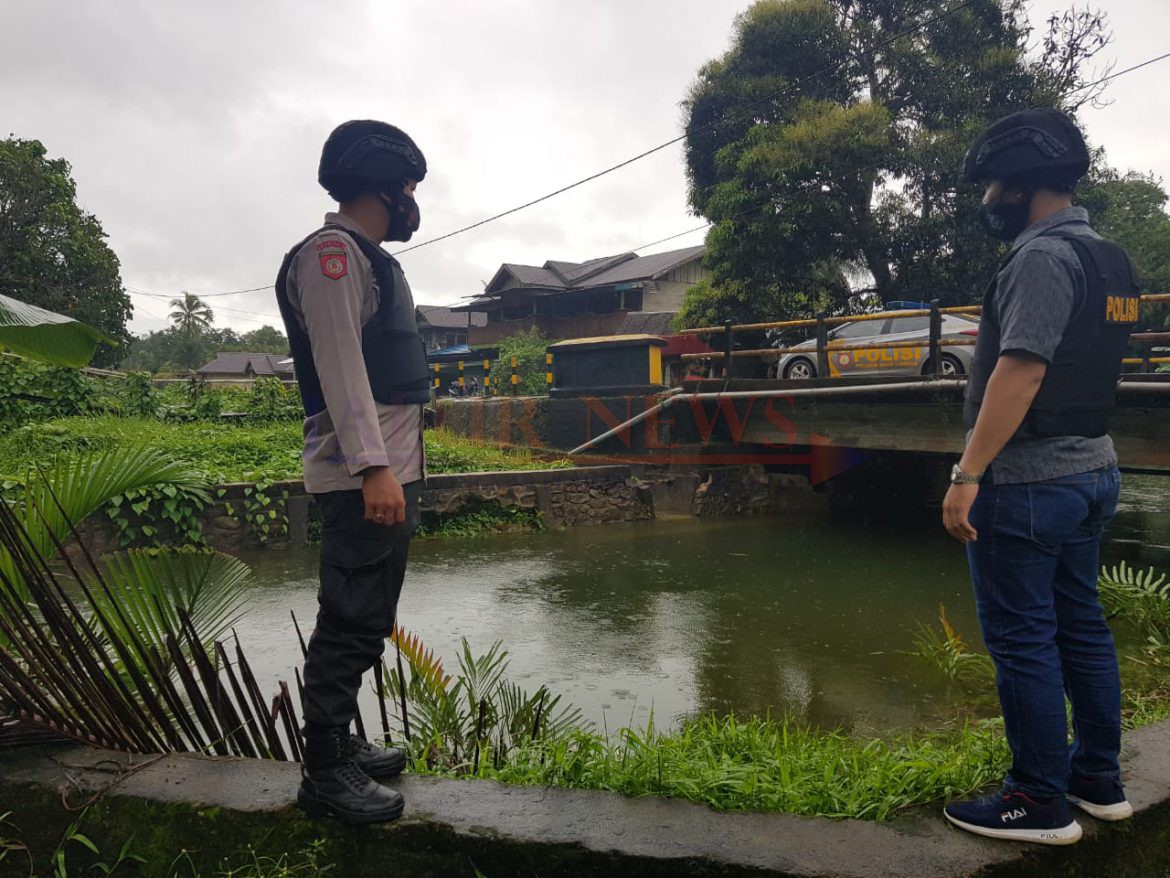 Kepolisian Sektor Daik Lingga Resor Lingga tingkatkan patroli di daerah rawan banjir dan longsor akibat curah hujan yang tinggi di wilayah hukum Polsek Daik Lingga, Kepri