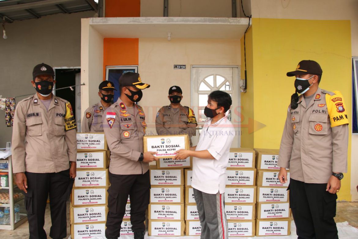 Polresta Barelang berikan bantuan kepada warga terdampak banjir