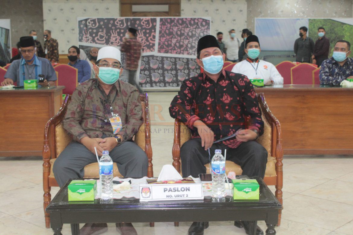 Drs. KH. Anwar Sadat, M.Ag dan Hairan, SH