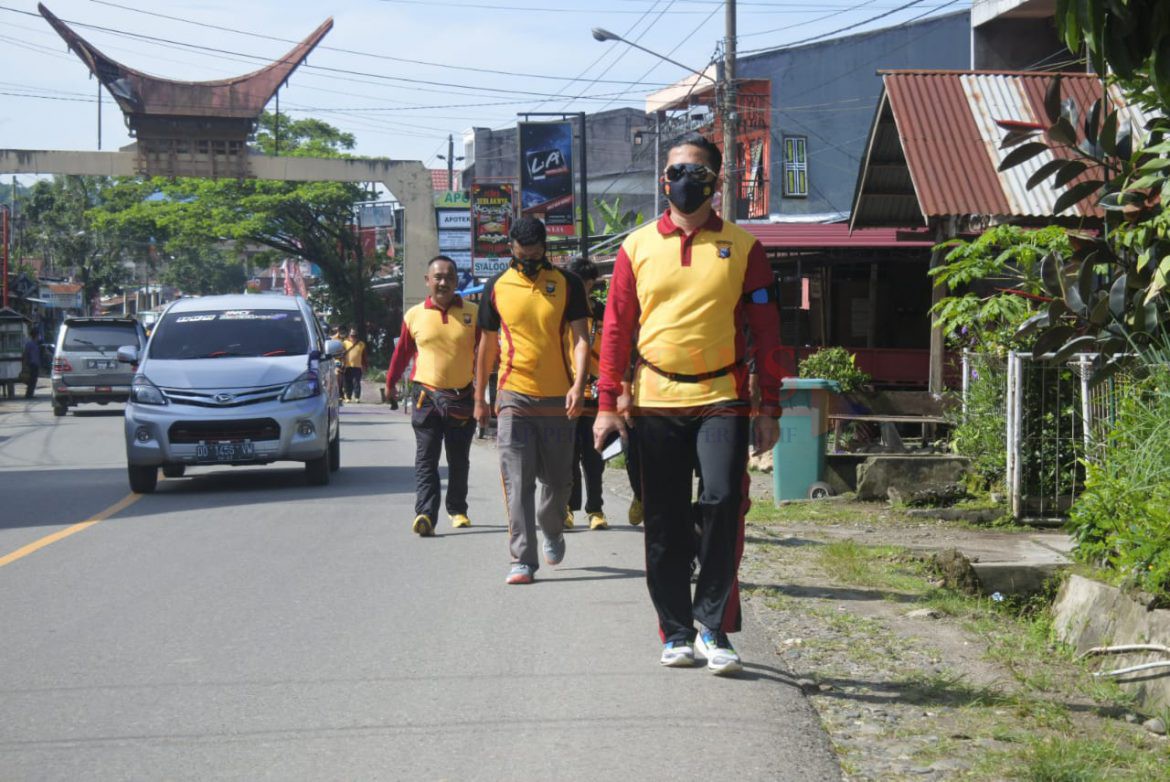 Kapolres Toraja Utara Pimpin Olah Raga Pagi Personil Polres Toraja Utara