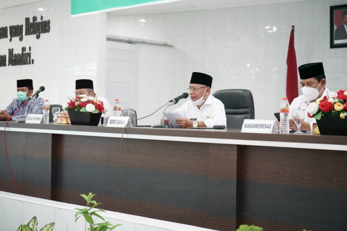 Bupati Asahan, H.Surya BSc tengah memberikan bimbingan dan arahan dalam Rakerda LPTQ