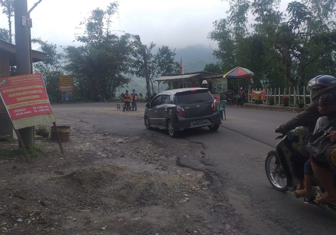 Lokasi pengutipan menuju Pemandian Air Panas di Desa Doulu, Kecamatan Berastagi, Kabupaten Karo.