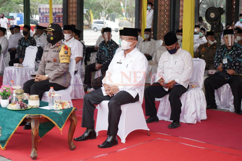 Forkopimda Asahan tampak serius mendengarkan laporan panitia pembukaan festival nasyid Kabupaten Asahan