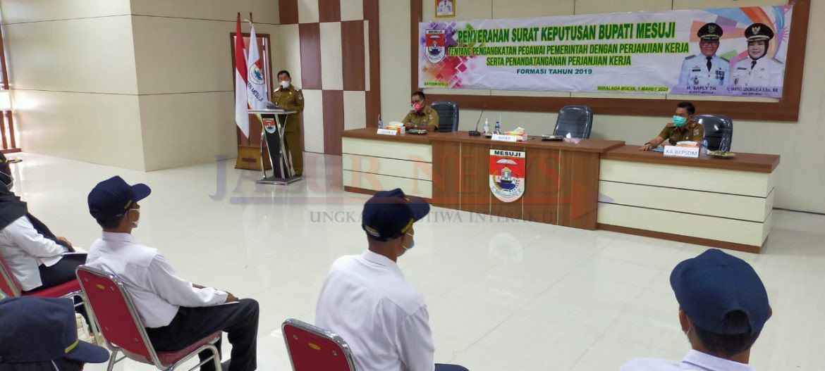Bupati Mesuji H Saply TH memberikan SK PPPK