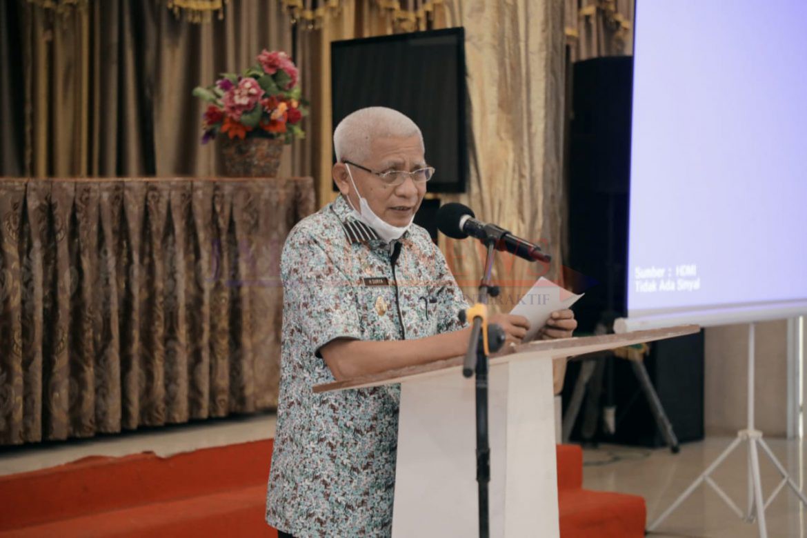 Bupati Asahan,H.Surya BSc memberikan arahan dalam acara FGD di hotel Marina Kisaran