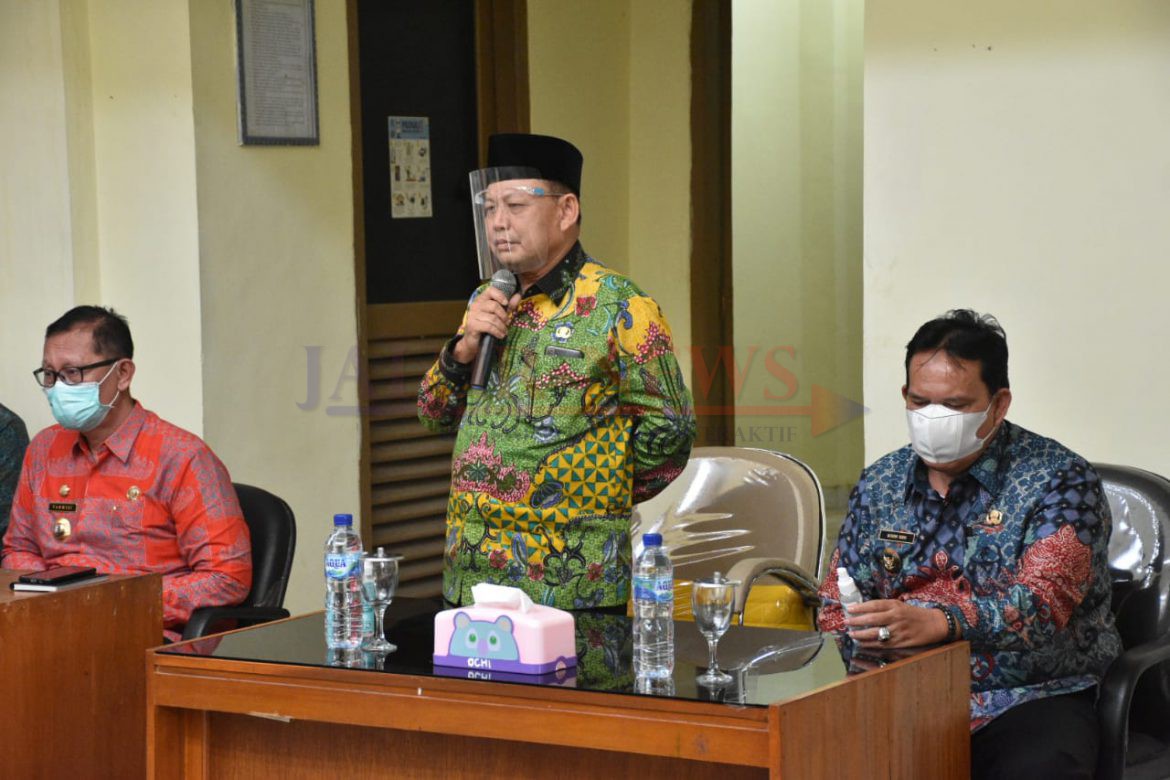 M Dawam Rahardjo menghadiri Serah Terima Jabatan Dinas Pendidikan dan Kebudayaan