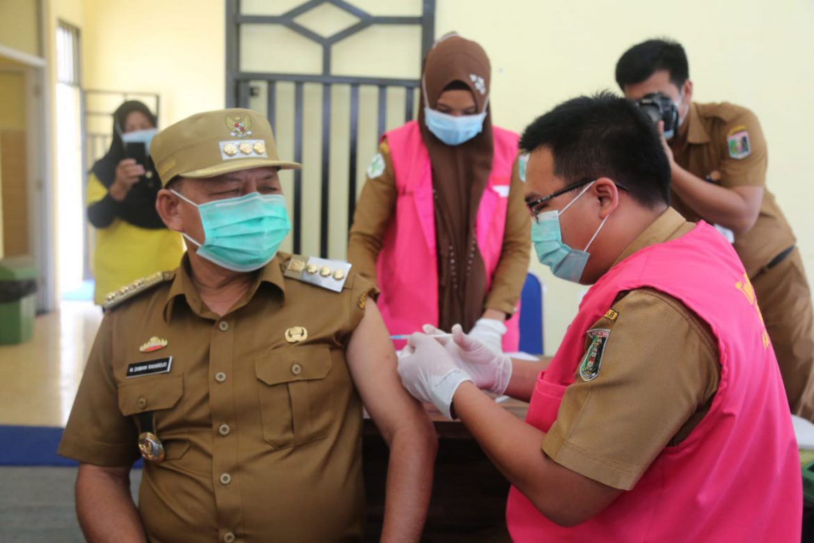 Kang Dawam Vaksinasi di Rumah Sakit Umum Daerah Sukadana