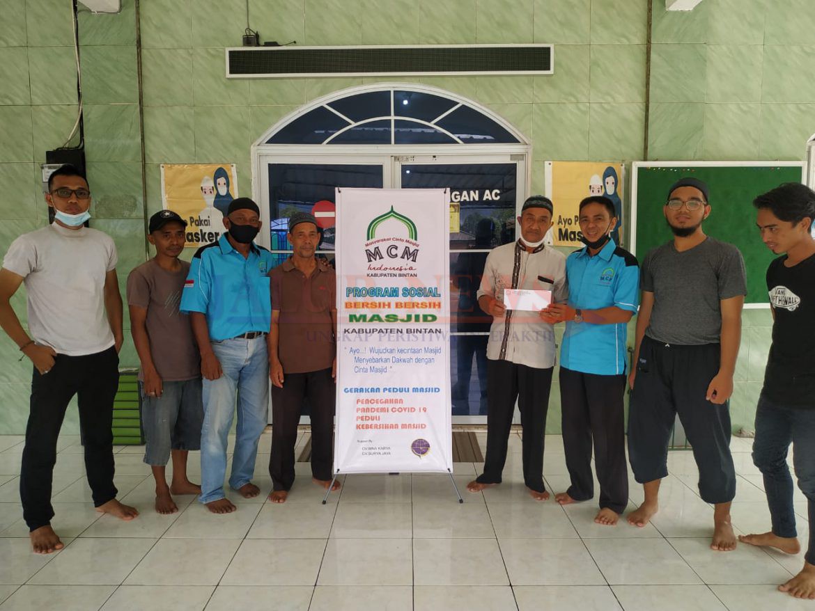 Kegiatan bersih-bersih Masjid MCMI PC Bintan Menjelang Bulan Suci Ramadhan (Dokumentasi Sekretaris MCMI, Indra).
