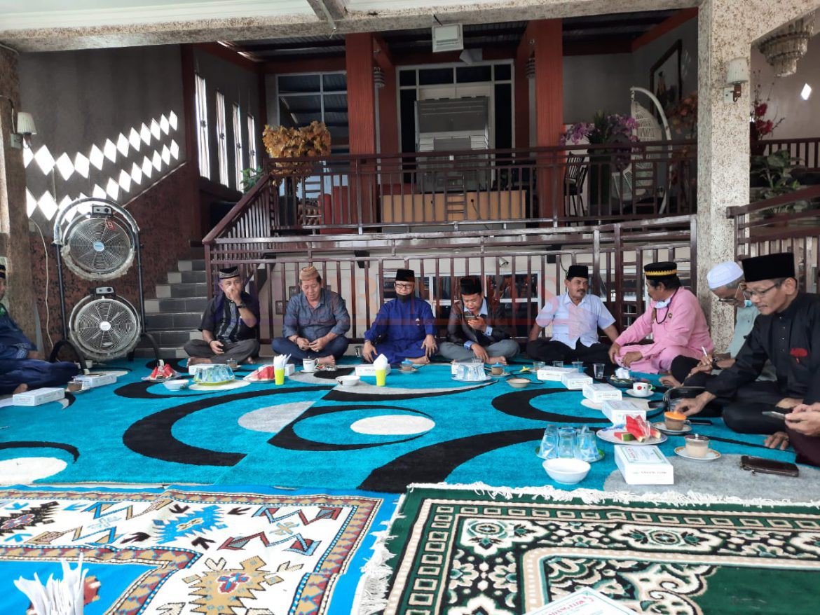 Perkumpulan Kekerabatan Kesultanan Siak Sri Indrapura (KKSSI), foto bersama usai kegiatan silaturahmi.