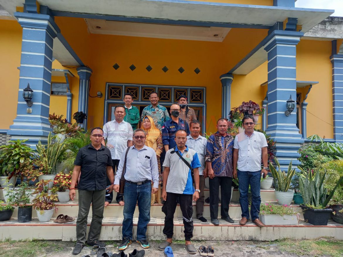 Sekretaris Komisi II DPRD Riau kali ini melakukan sosialisasi PSR di Kampung Banjar Seminai dan Kampung Sawit Permai, Kecamatan Dayun, Kabupaten Siak.