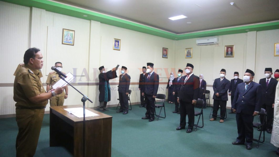 Azwar Membacakan Pengambilan Sumpah kepada 15 PNS Terlantik Kab.Lampung Timur (Jalurnews)