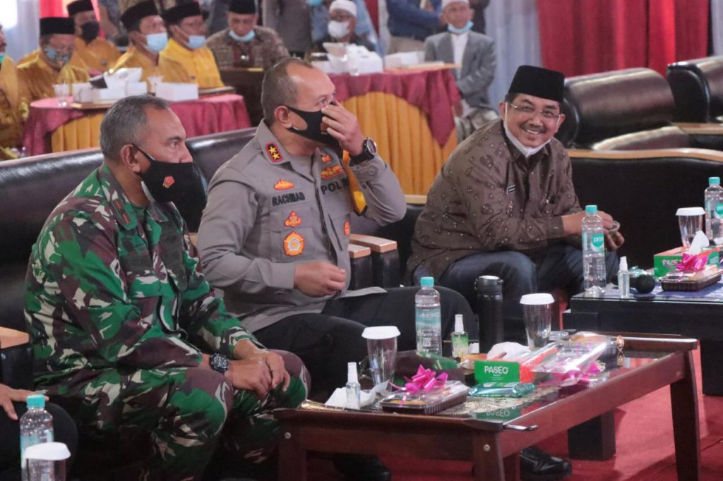 Bupati Anwar Sadat bersama Kapolda Danrem