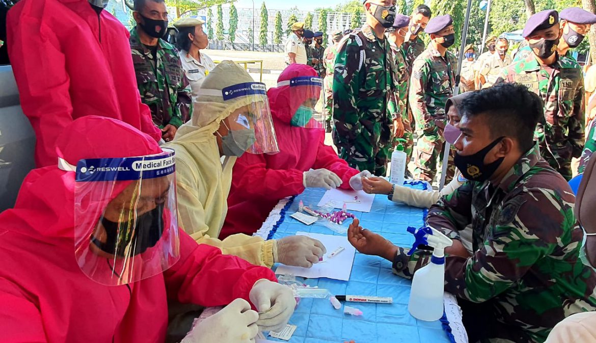 Kegiatan Rapid Anti Body Pasca Vaksinasi di Lapangan Parkir Mako Lantamal Vl Makassar