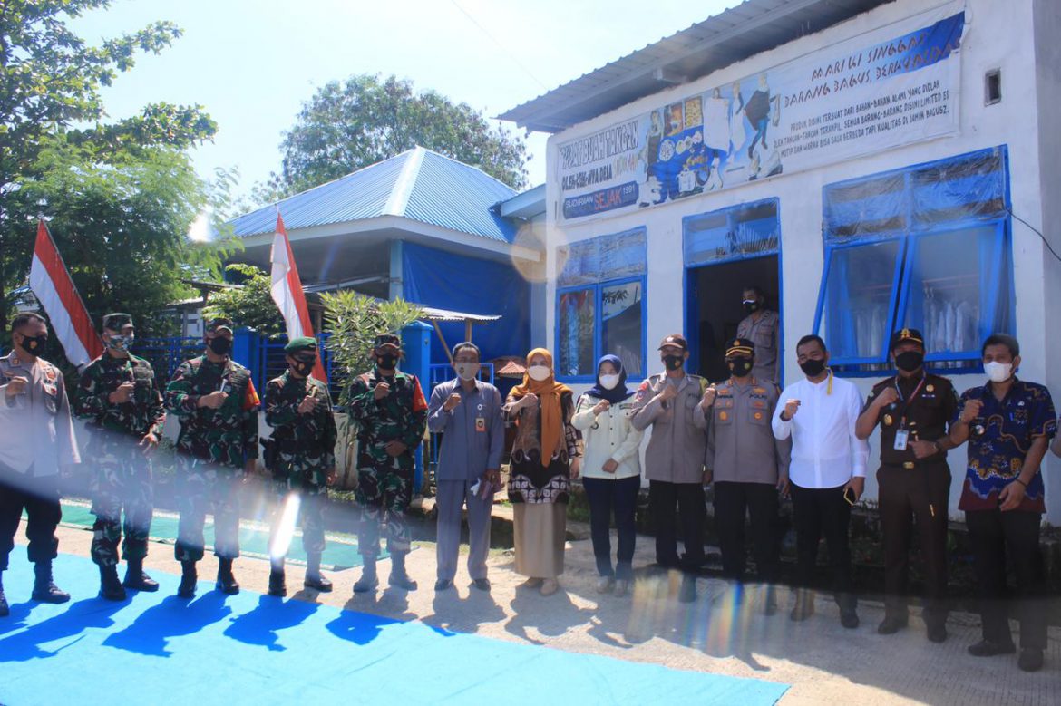 Kunjungan Tim Kemenko Polhukam ke Balla Ewako Desa Sudirman Kecamatan Tanralili Kabupaten Maros Sulawesi Selatan (Foto : Nur Fajriansyah)