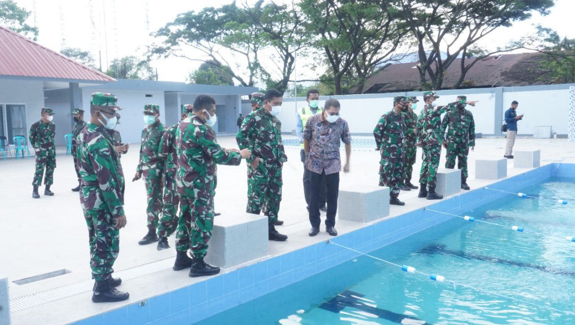 Wakil Kepala Staf Angkatan Laut (Wakasal) Laksamana Madya TNI Ahmadi Heri Purwono, S.E., M.M., saat meninjau fasilitas Satuan Pendidikan 2 TNI AL di Mako Lantamal Vl Makassar ( Foto : Nur Fajriansyah )