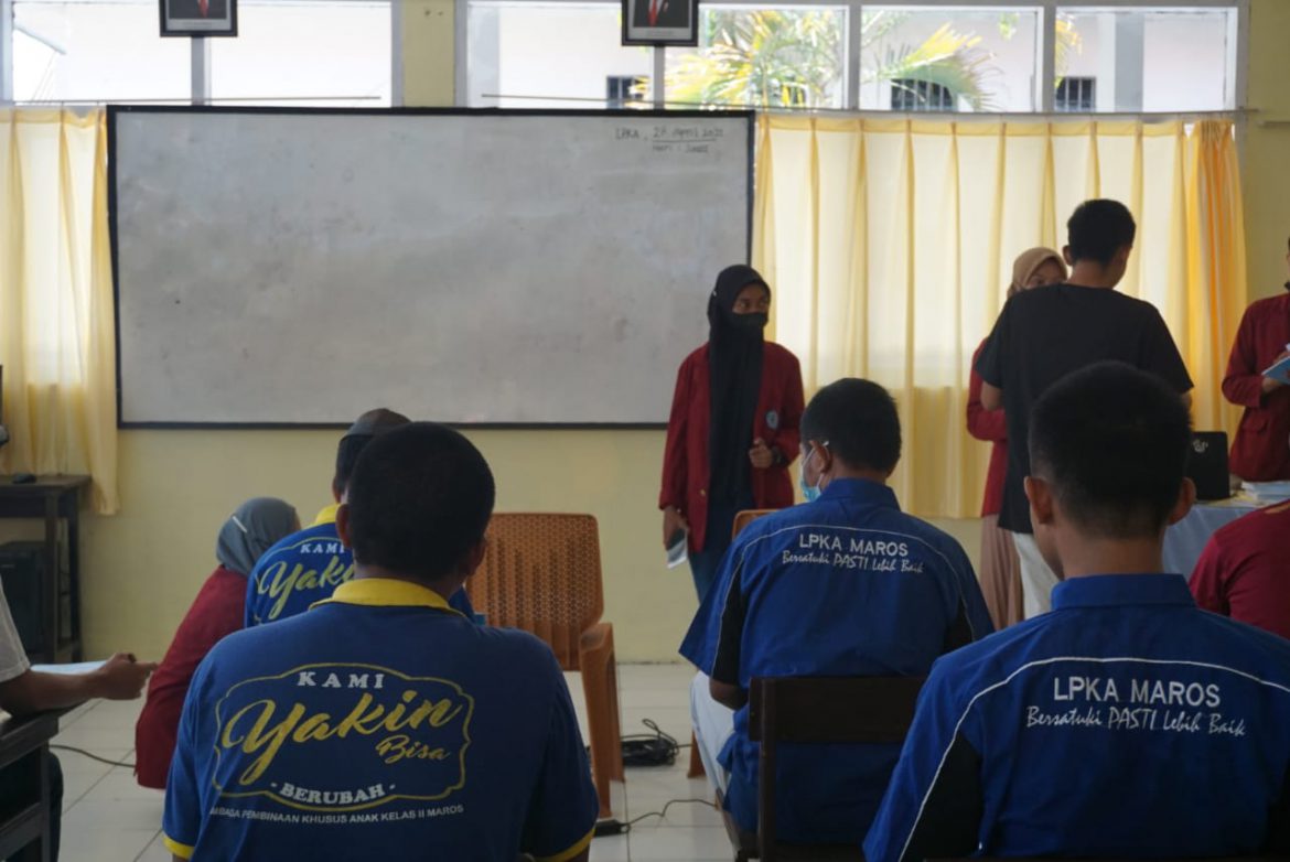 Mahasiswa Politeknik Pangkep Berikan Materi Teknologi Informasi Kepada Andikpas LPKA Kelas ll Maros (Foto : Nur Fajriansyah)