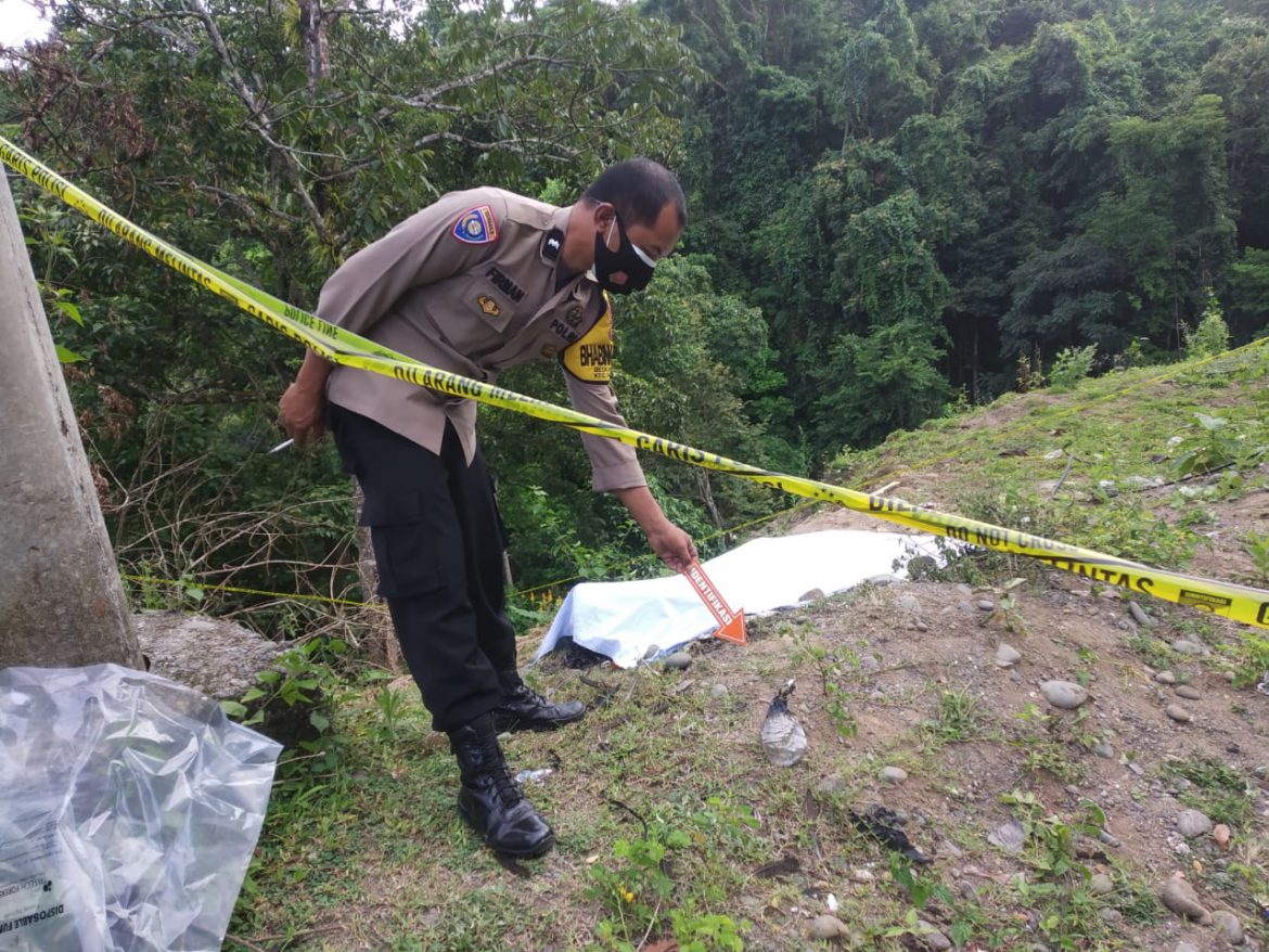 Polres maros olah TKP mayat yang ditemukan hangus terbakar