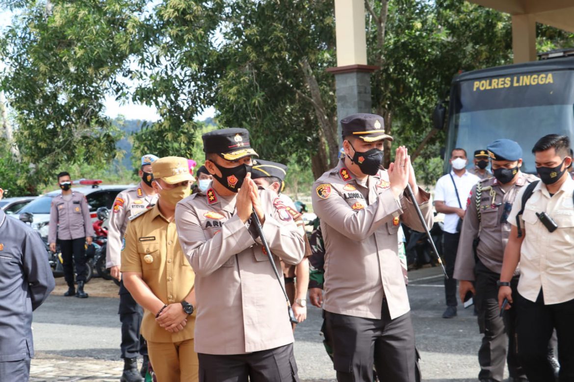 Tekan Penularan Covid-19, Kapolda Kepri Tinjau Program 'Nasi Kapau' di Lingga