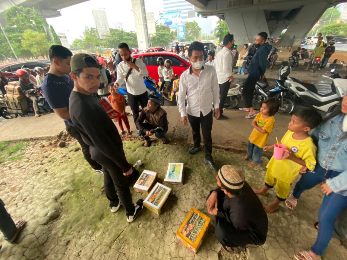 Satreskrim polrestabes makassar saat melakukan operasi premanisme di wilayah fly over
