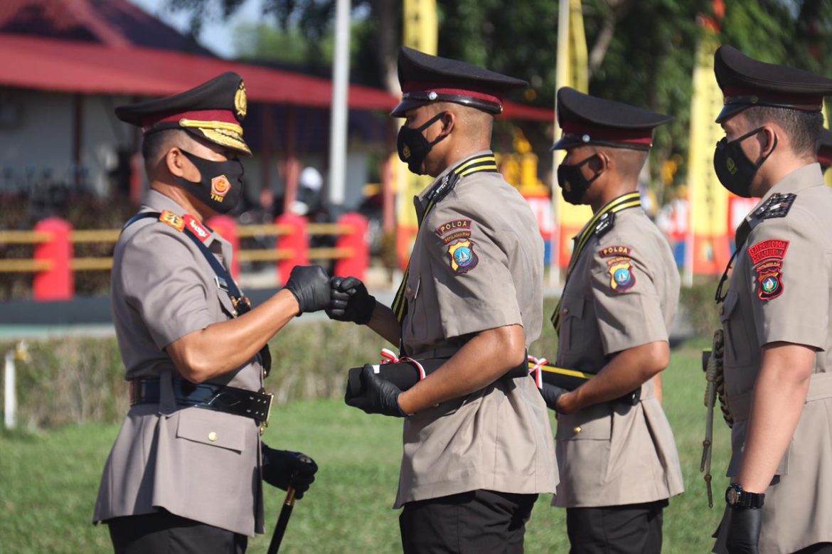 Upacara Penutupan dan Pelantikan Bintara Polri T.A 2020/2021 dipimpin langsung oleh Kapolda Kepri Irjen Pol Dr. Aris Budiman, bertempat di SPN Polda Kepri, Tanjung Batu