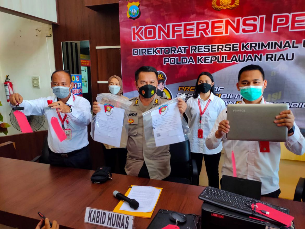 Konferensi Pers Ditreskrimum Polda Kepri