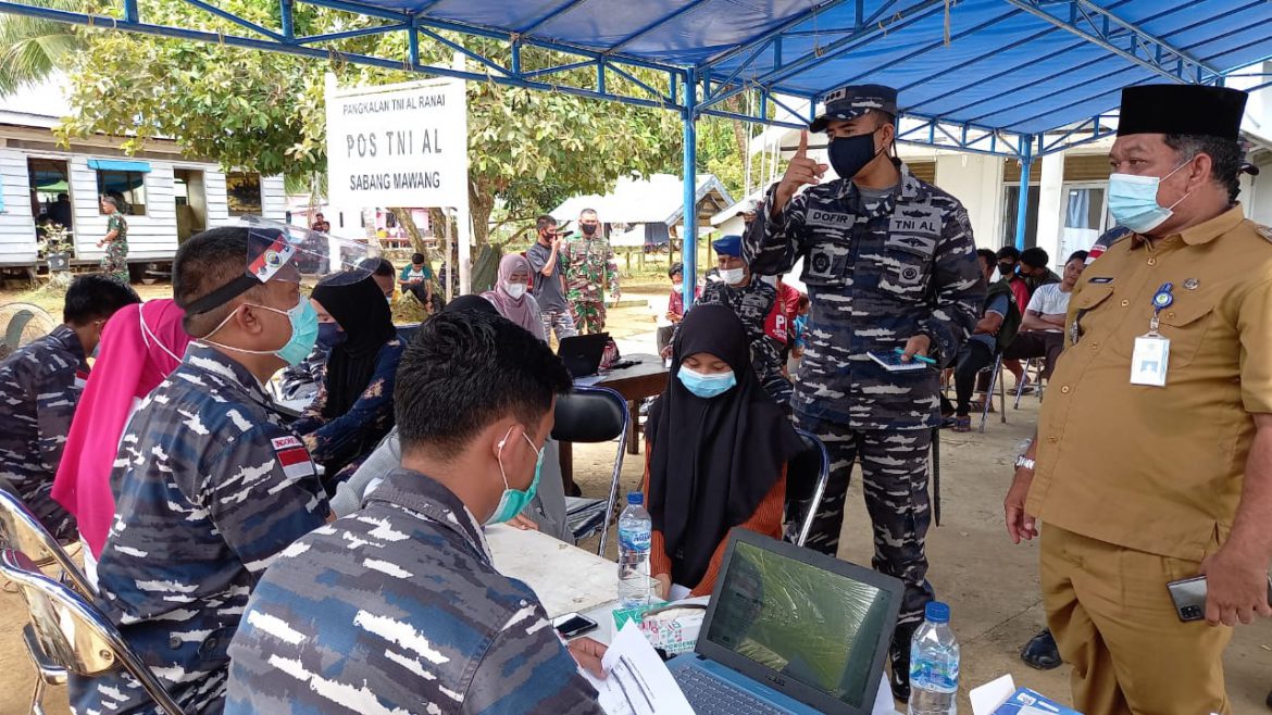 Lanal Ranai laksanakan vaksinasi untuk masyarakat