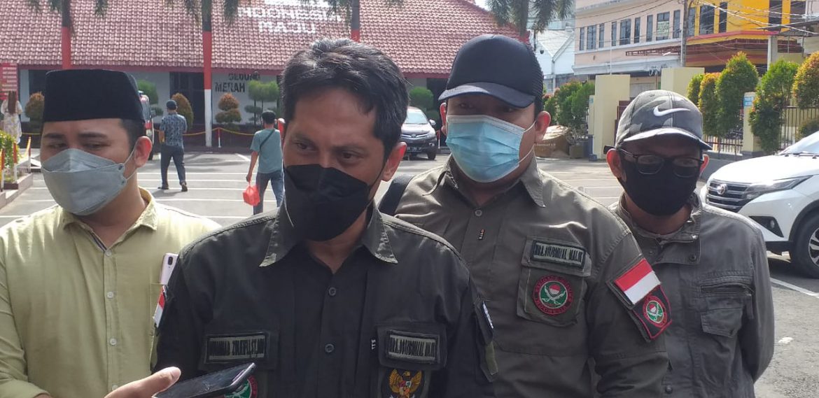 Brigade muslim indonesia melaporkan dugaan pemberitaan bohong dari Ivan van Houten