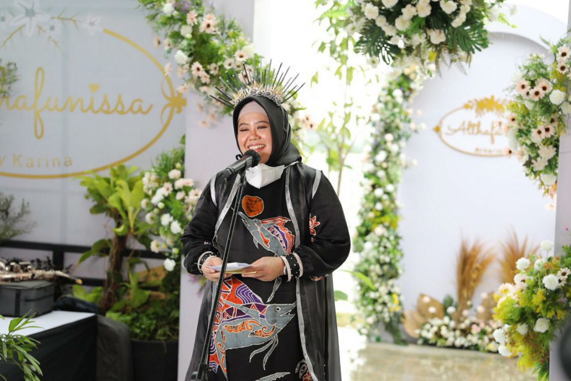 Wagub Marlin pada acara Women in The World 2021 Althafunnisa by Karina Virtual Fashion Show dan Private Gathering di Batam, Ahad, (27/6) | Foto: humaskepri