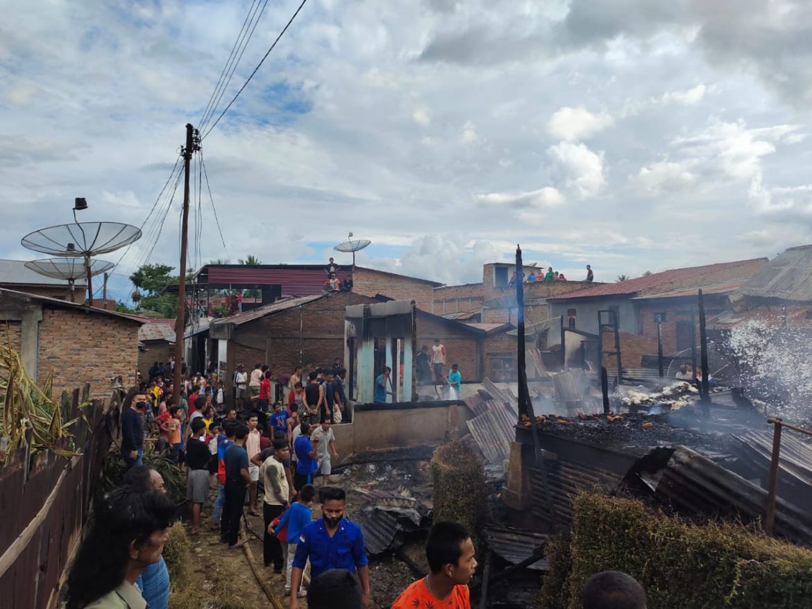 Api berhasil dipadamkan, 3 Rumah Ludes Terbakar