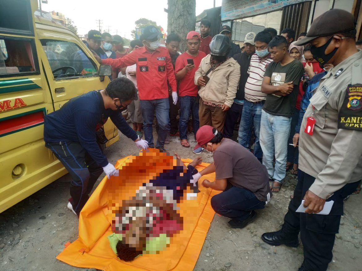 Polres Tanah Karo sedang evakuasi korban