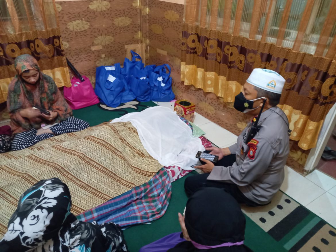 Kapolsek Rappocini melayat di rumah korban penikaman