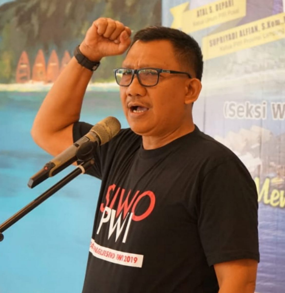 Ketua PWI Lampung Supriyadi Alfian saat memimpin rapat pematangan Porsiwo