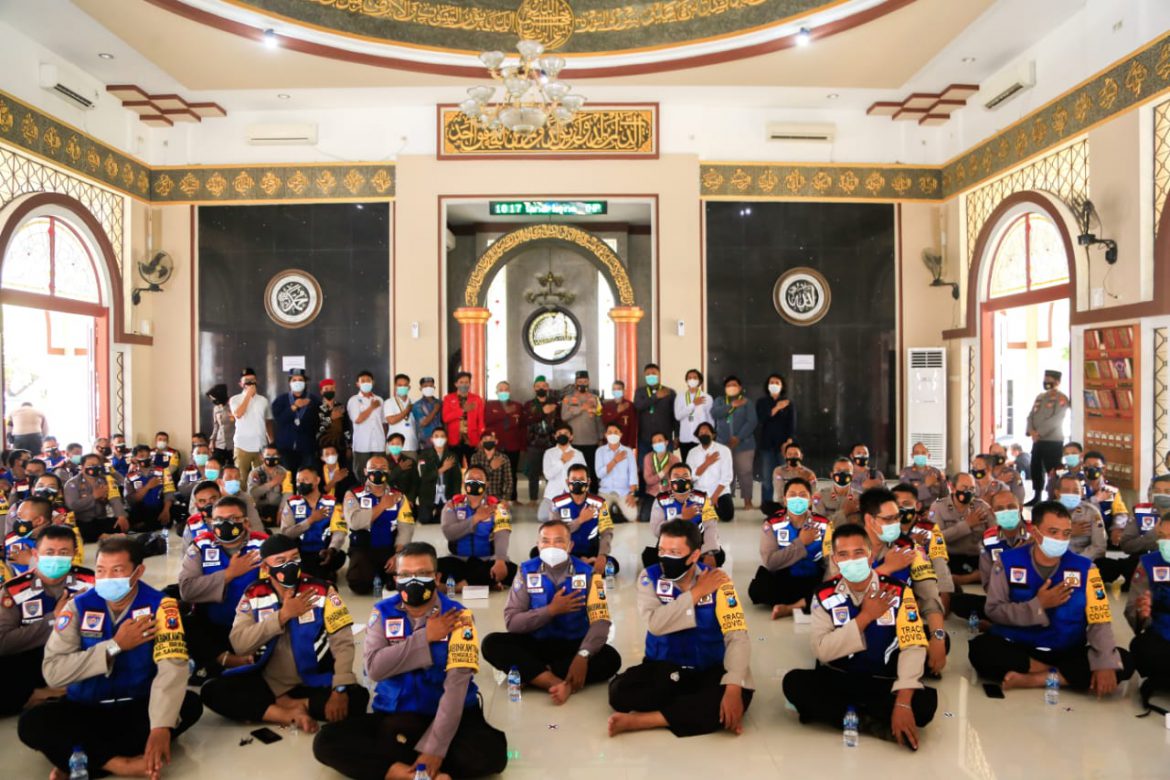 Bhabinkmtibmas bersama HMI, Kamis (28/10/2021).(Foto/Humas Polda Jatim)