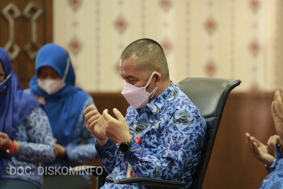 Kadis Kesehatan Tuba Fatoni S,Kep.,MM bersyukur dan berdoa dengan prestasinya dapat penghargaan di Hari Kesehatan Nasional, Rabu (17/11/21). Foto dok : Dinas Kominfo Tuba.