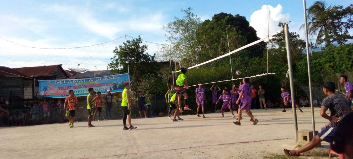 Kedua team selagi bertanding, Rabu (8/12/2021). (Foto: Edy/jalurnews.com)