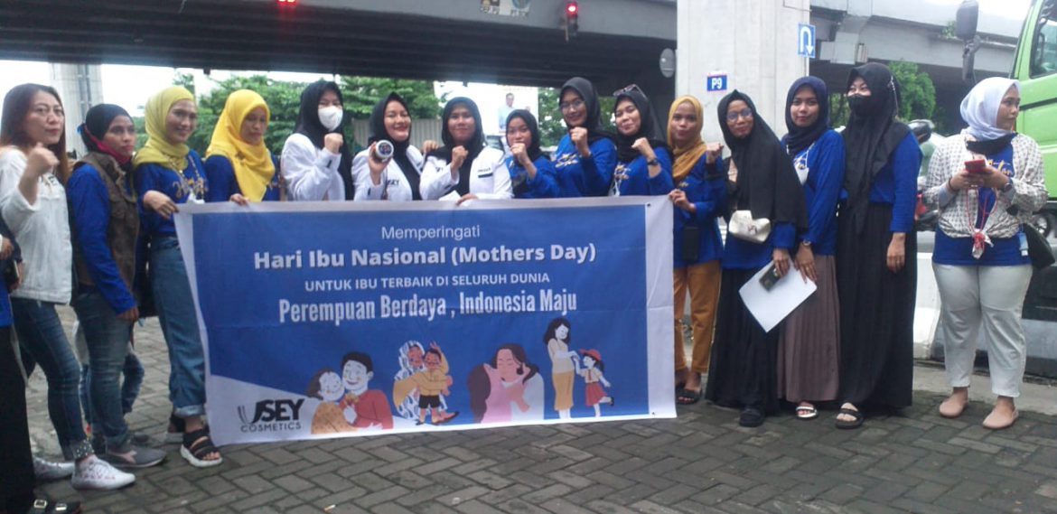 Usey Kosmetik Bagikan Nasi Dos dalam Peringati Hari Ibu, Rabu (22/12/2021) (Fot/emy) Usey Kosmetik Bagikan Nasi Dos dalam Peringati Hari Ibu, Rabu (22/12/2021) (Fot/emy)