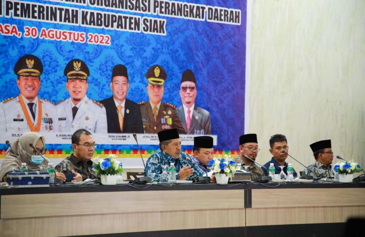 Bupati Siak bersama Forkopimda di Balairung Datuk Empat Suku, Komplek Perumahan Abdi Praja, Selasa (30/8/2022) malam. Foto: Infokom Kab.Siak