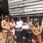 Kapolres Lingga Salurkan Bantuan Sosial kepada Korban Puting Beliung di Pulau Lipan