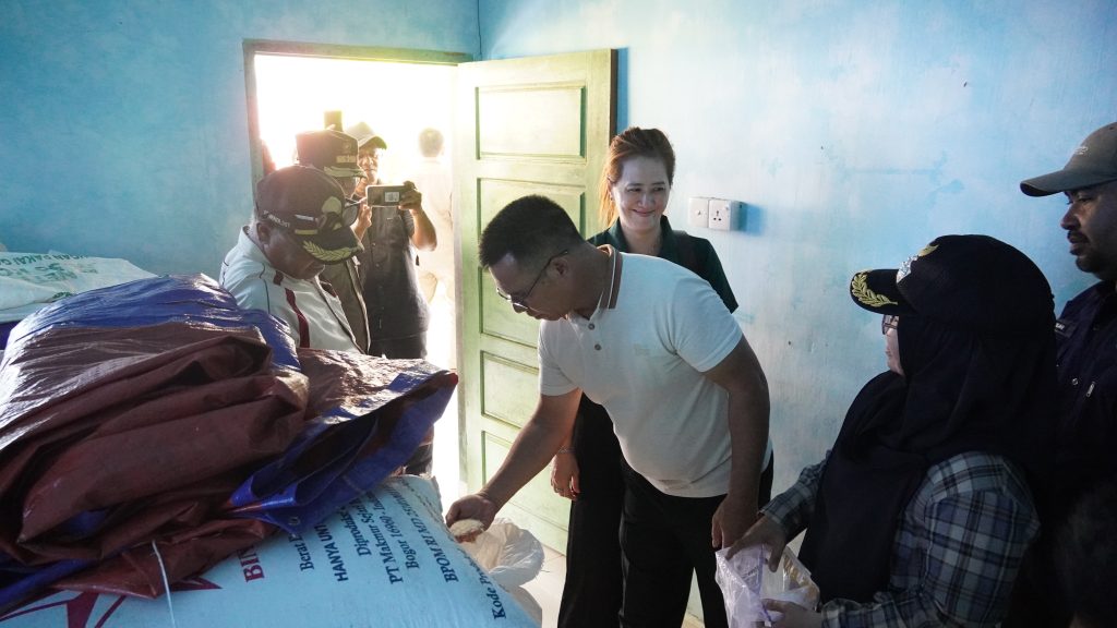 Aneng dan Sinta tinjau stok beras Anambas