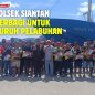 Polsek Siantan Salurkan Puluhan Karung Beras kepada Buruh Pelabuhan Tarempa, Wujud Syukur HUT Bhayangkara ke-80